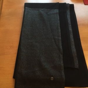 Lululemon two tone scarf